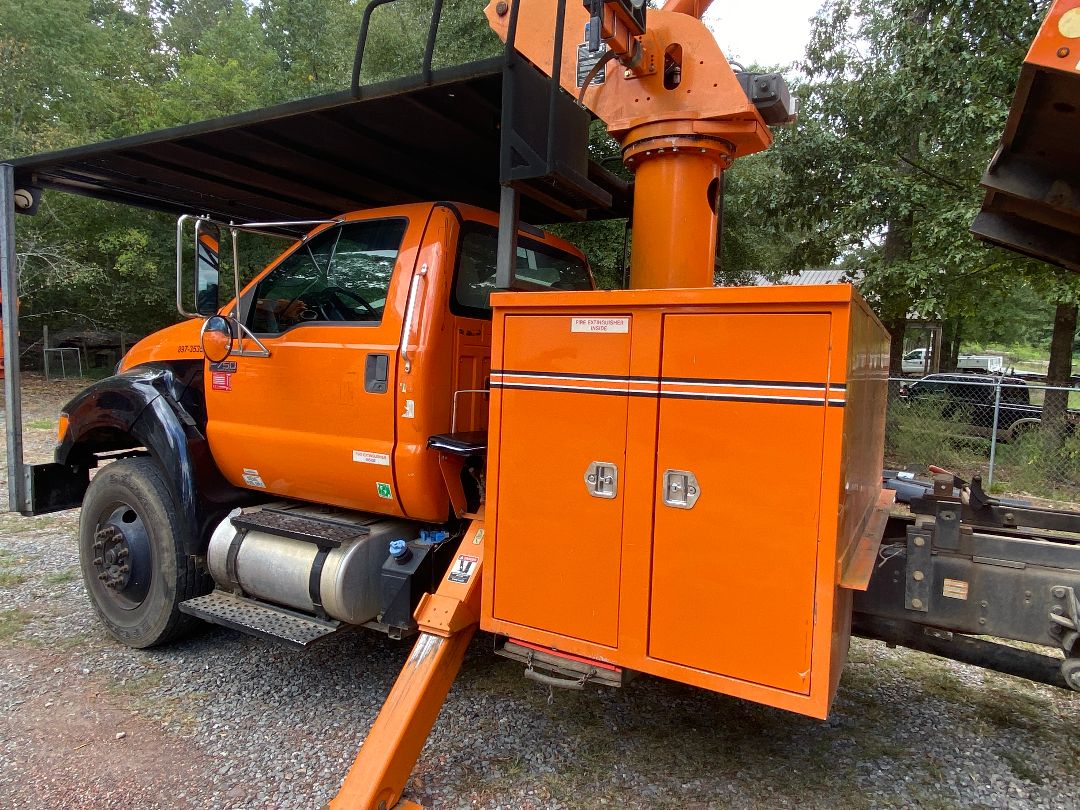 2013 FORD F750 - Image 2